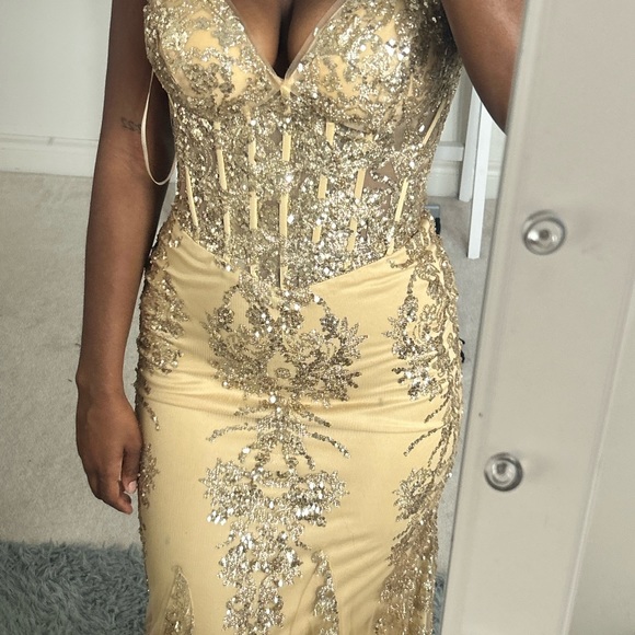 GOLD DYLAN & DAVIDS PROM DRESS - Picture 1 of 5